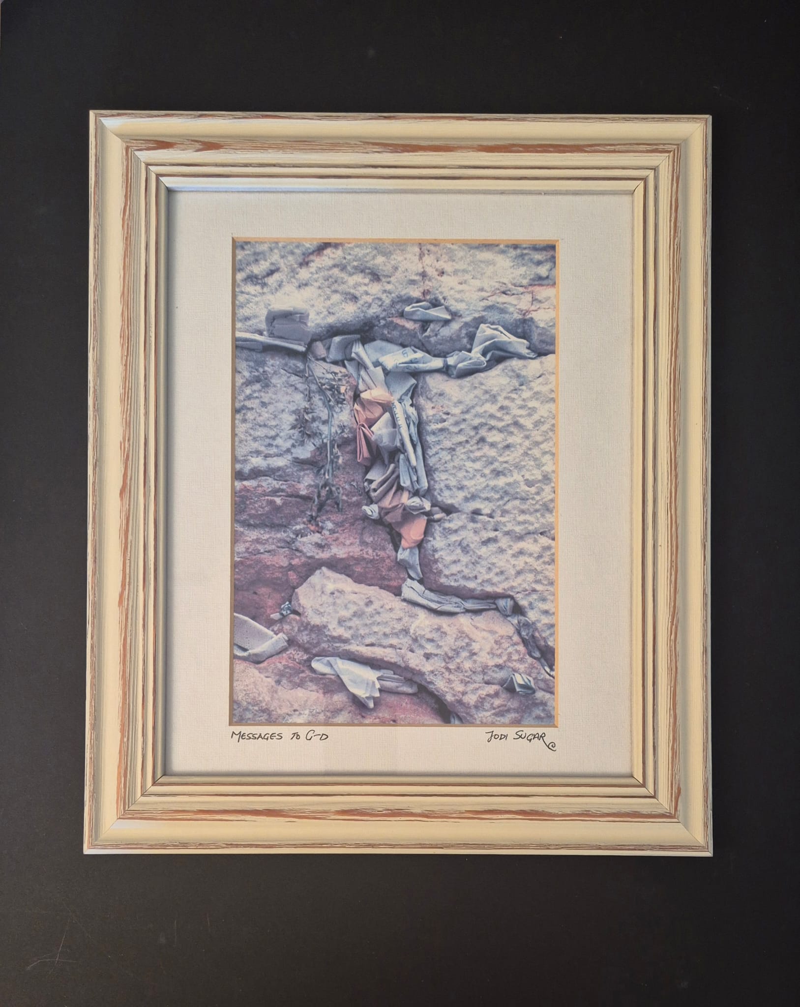 Photo d'un détail du mur des lamentations encadré