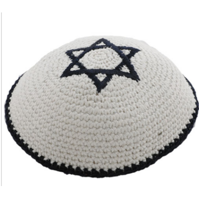 Kippa crochetée blanche avec Maguen bleu marine