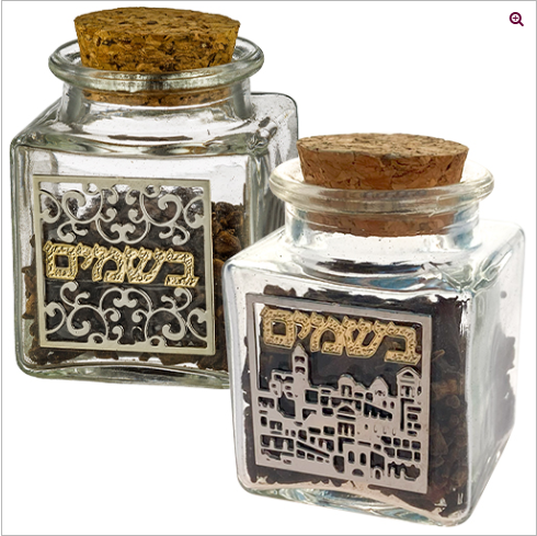 Bessamim présentés dans un petit pot avec déco Jérusalem