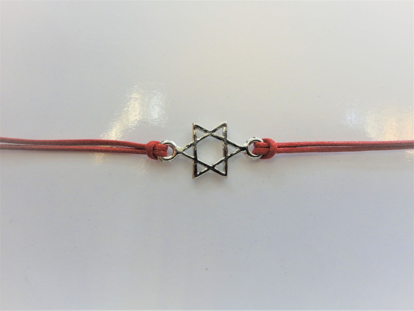 Bracelet cordon rouge avec Maguen David argentée